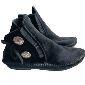 Black leather womens Minnetonka short boot moccasins 10